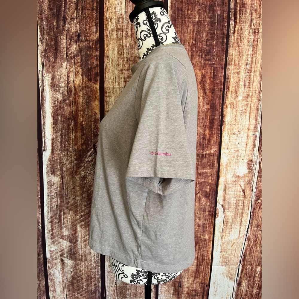 Columbia | Women’s Gray Short Sleeve Tee with Graphic Design - Picture 3 of 8